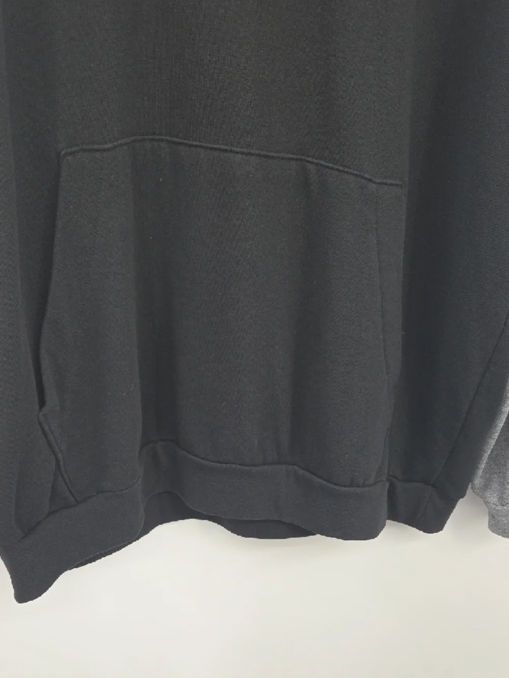 Adidas Men’s Black & Gray Pullover Hoodie with Stripes XL
